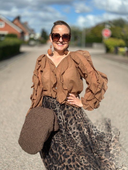 Volangblus ”Sara” med knappar framtill - Brun/Beige/Camel