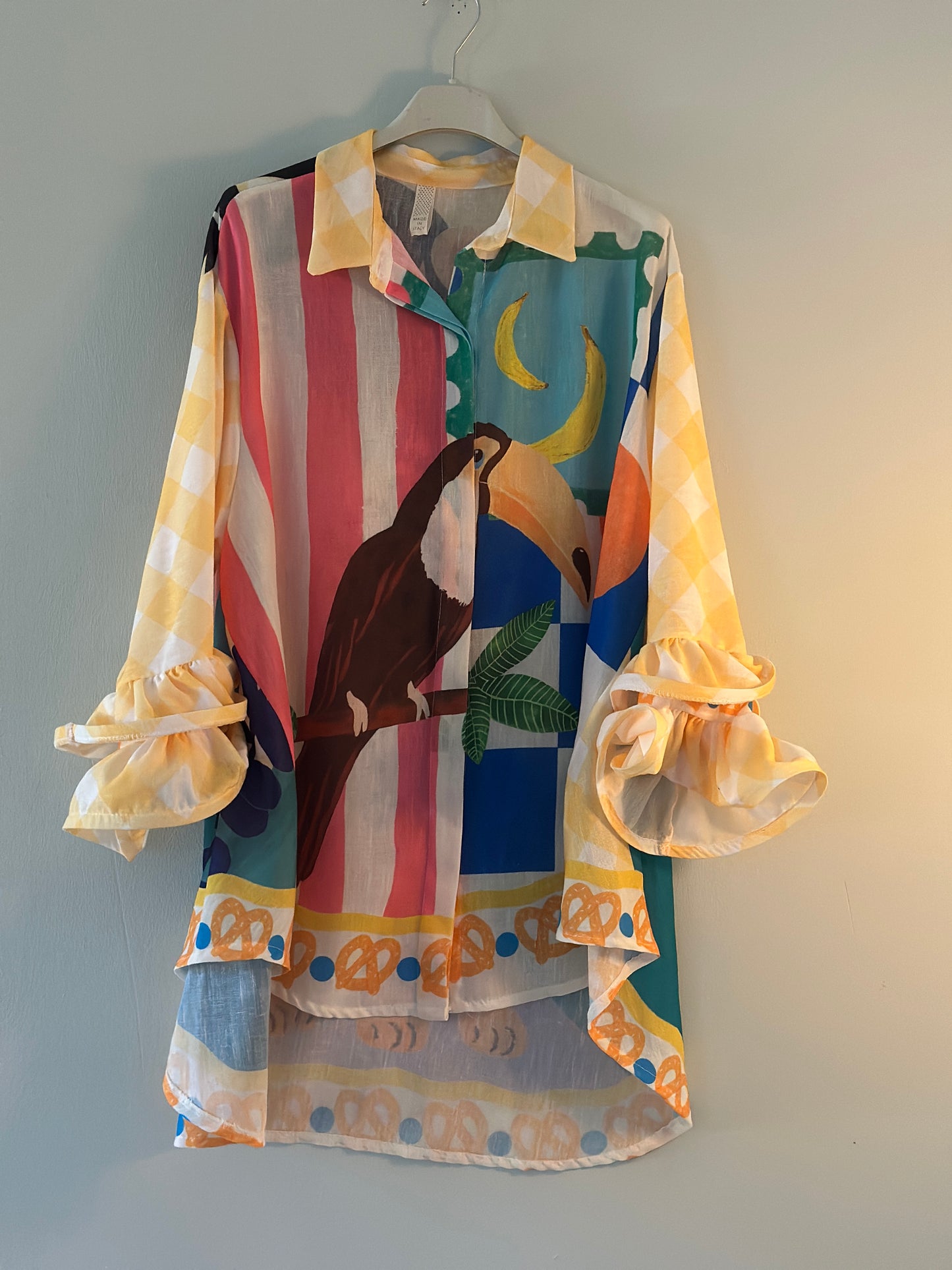 Blus ”Hornbill” med volangärm- Gul-Multicolour