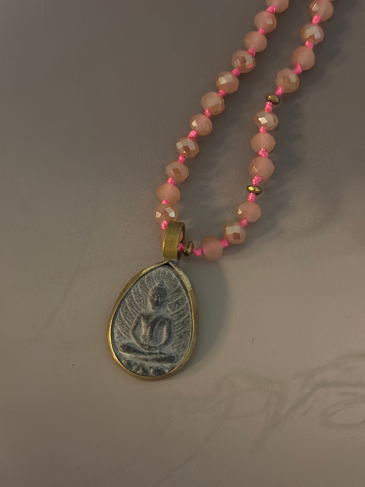 Halsband ”BUDDHA PEACE” - Rosa