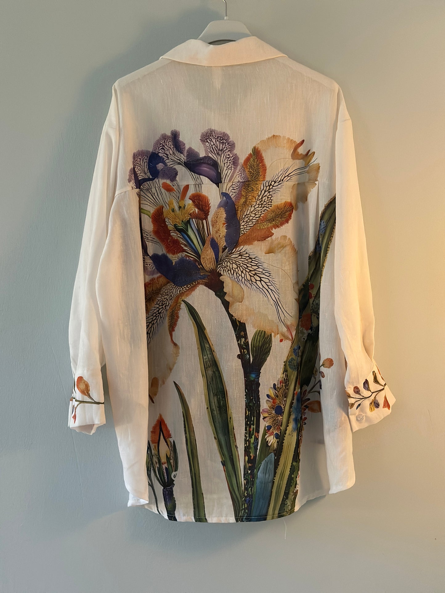 Blus med vackert blommönster - vit