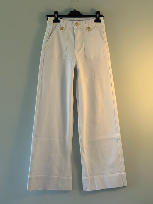 Raka jeans med rosettknappar framtill - vita