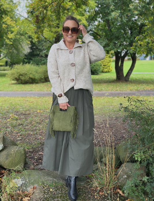 Stickad kofta ”René” med blomknappar- Beige