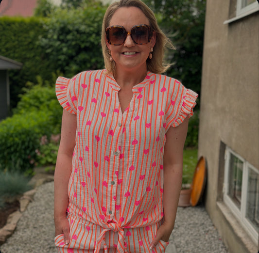 Hjärtmönstrad blus med kort volangärm - Orange