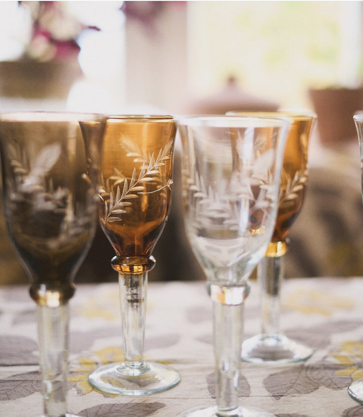 Pupill Collection, Munblåsta vinglas ”FLORENS” - vit/svart/bärnsten