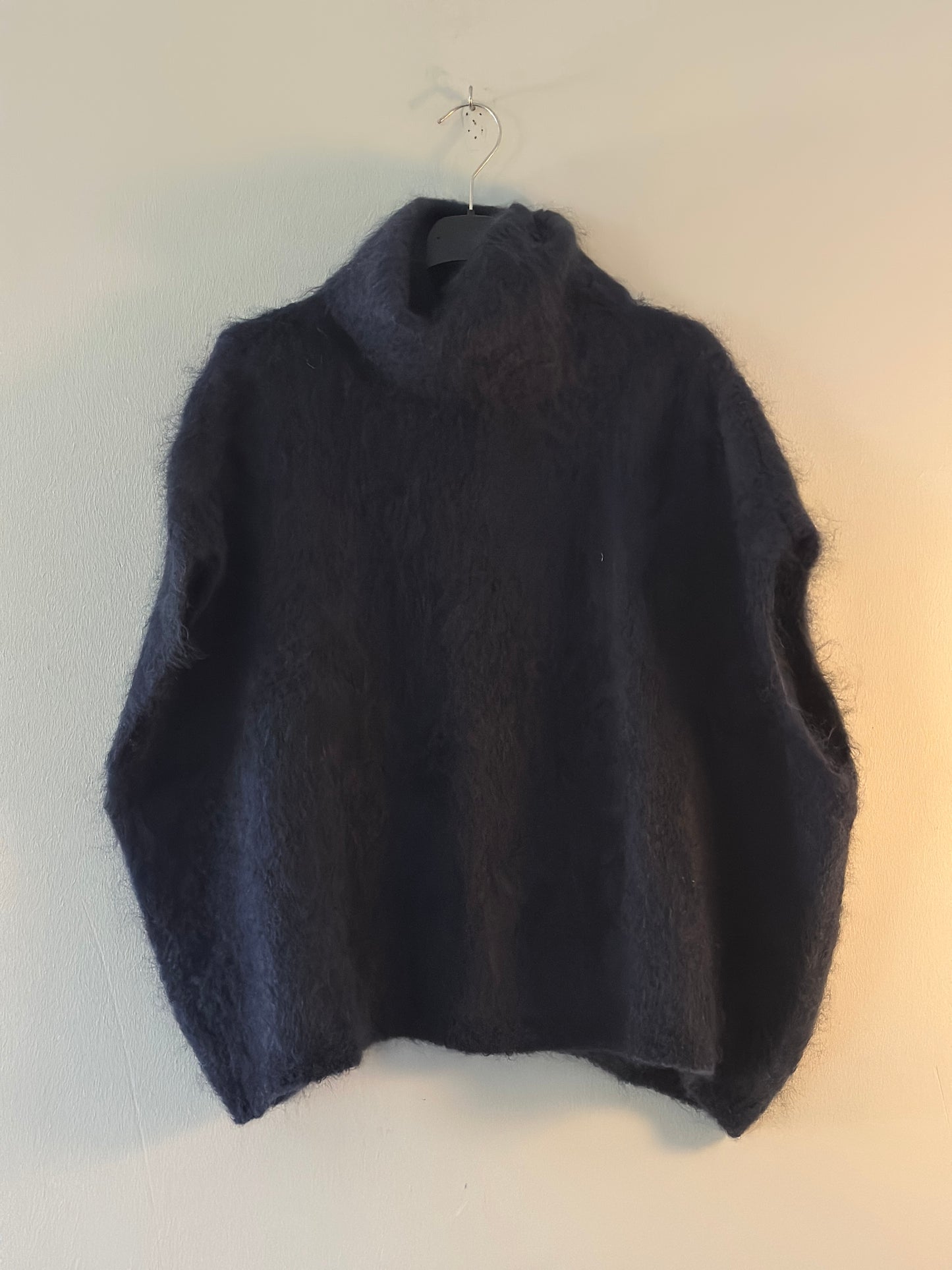 Ärmlös halvpolo i mohair - Cerise/Navy
