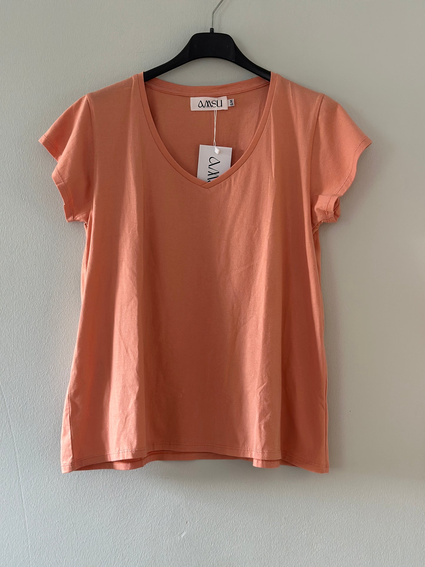 AMSU, V-ringad T-shirt - Korall/Beige/Svart/Vit/Plommon