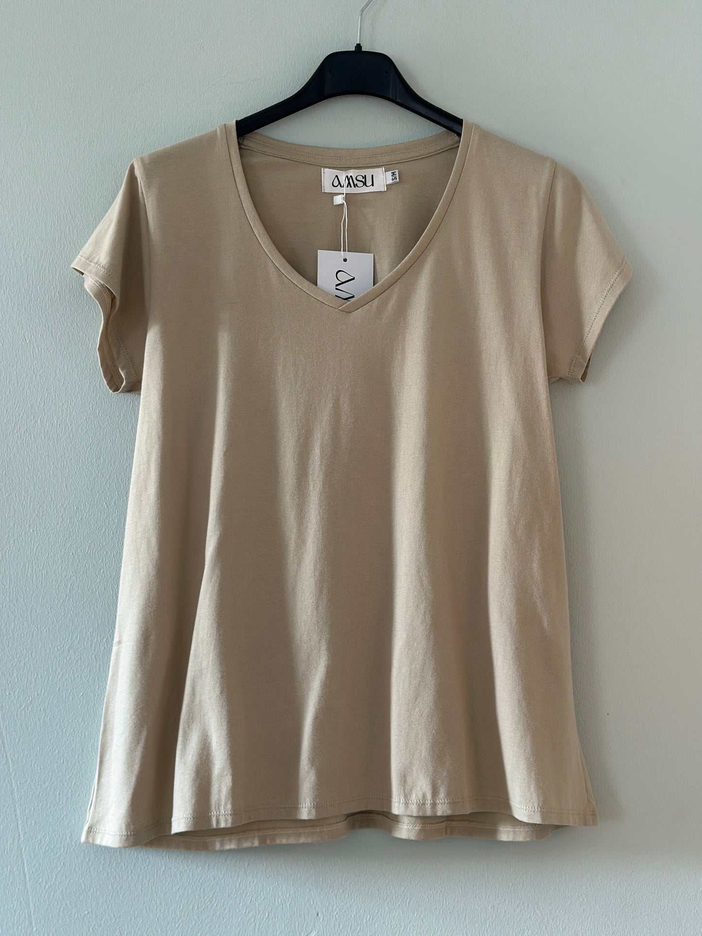 AMSU, V-ringad T-shirt - Korall/Beige/Svart/Vit/Plommon