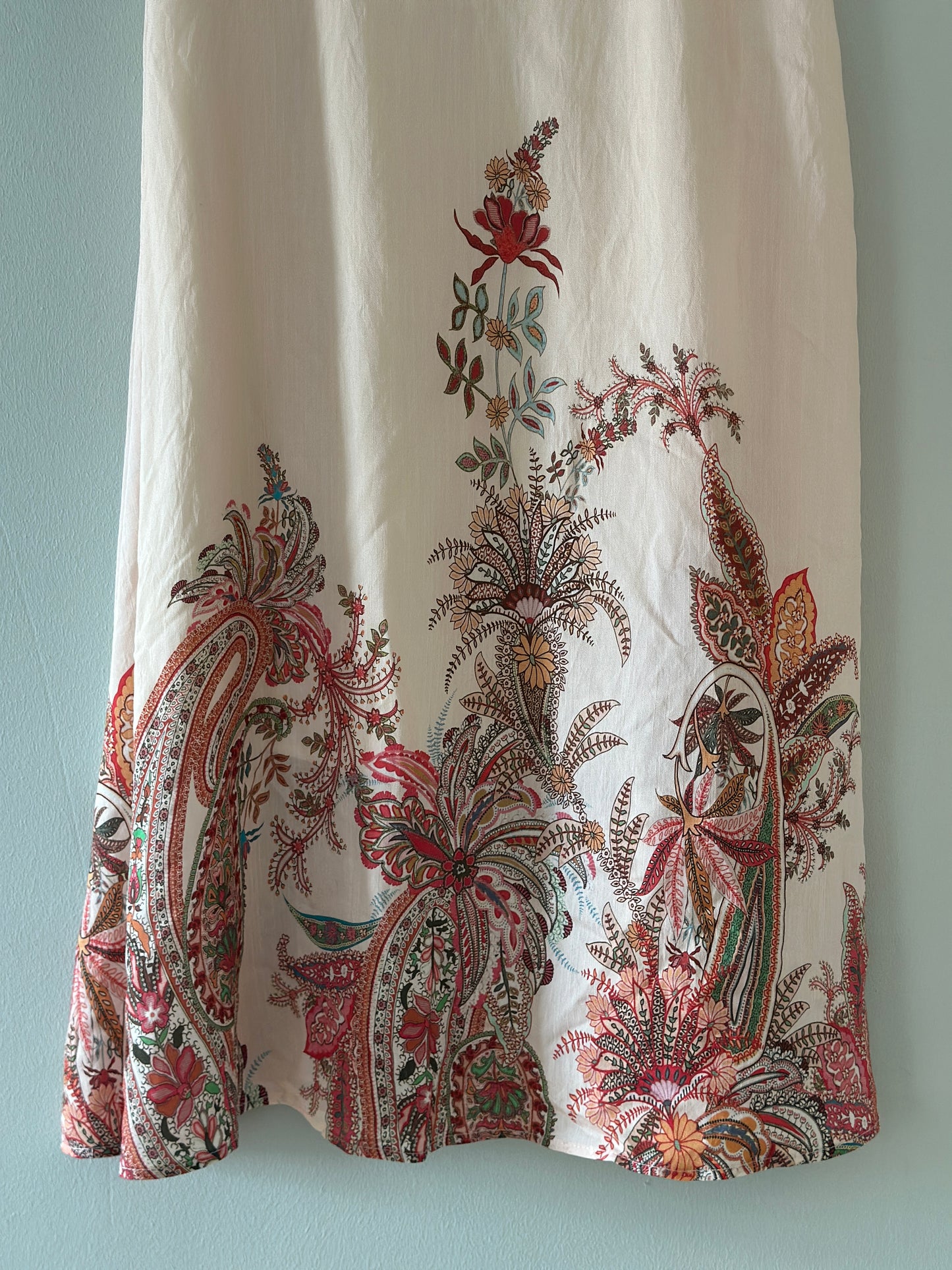 Kjol ”Nicole” med resår i midjan och vackert blommönster - Beige
