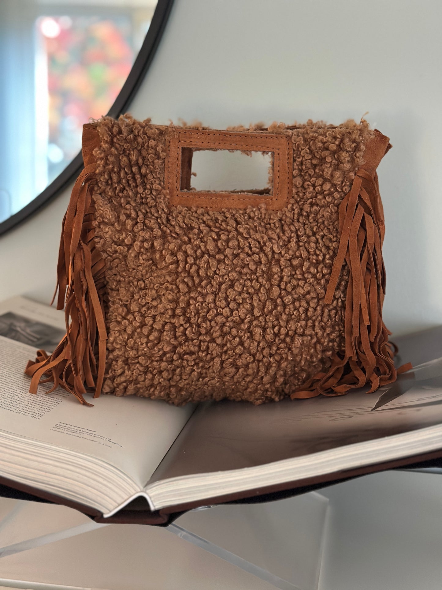 Fluffig Boho väska med fransar - Brun