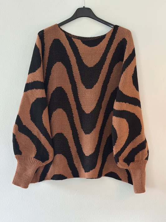 Stickad tröja i geometriskt mönster - Brun