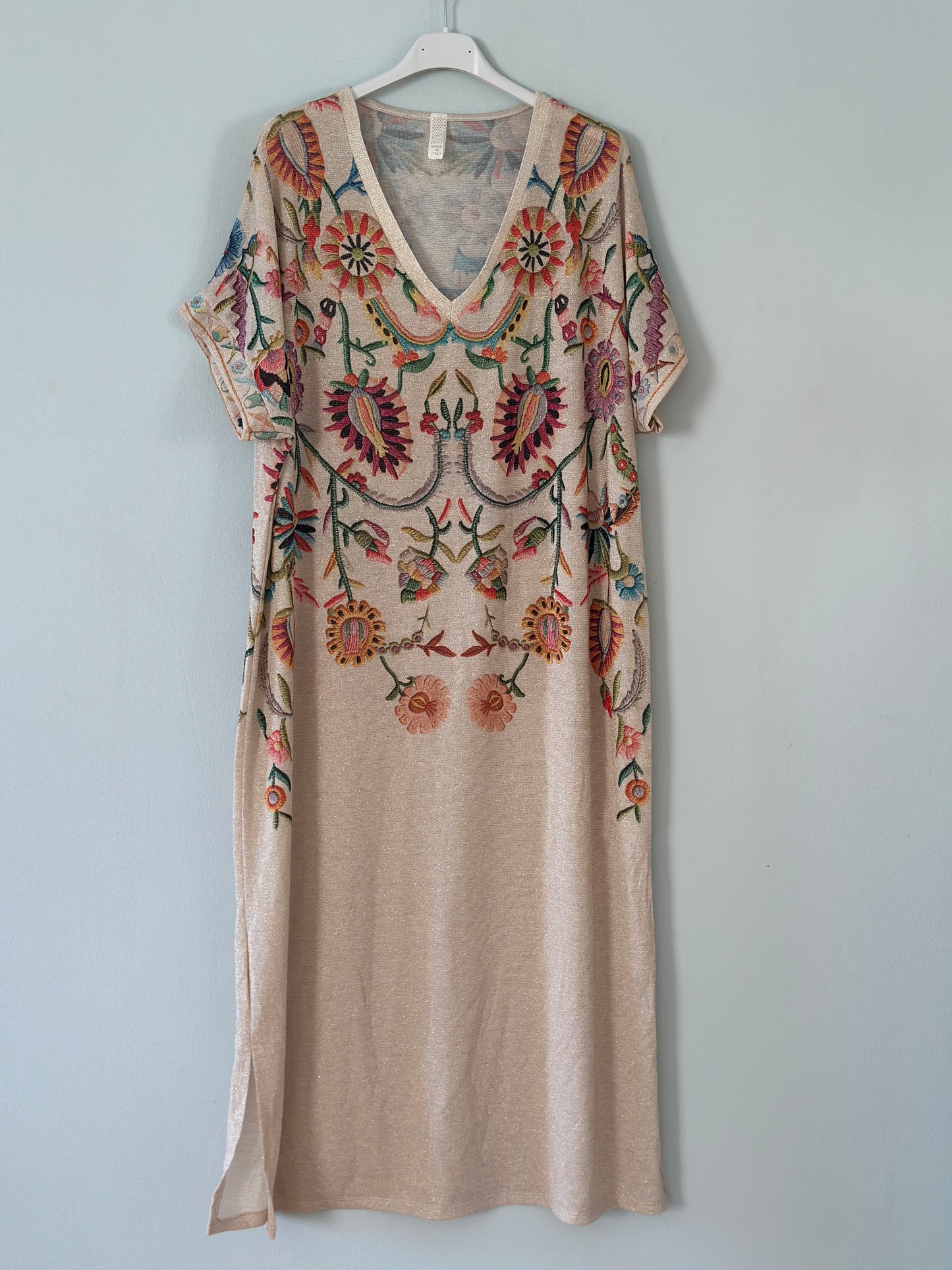 T-shirtklänning ”Elin” med blommönster - Beige