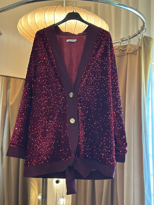 Röd kavaj med guldknappar och knyte nertill - Röd