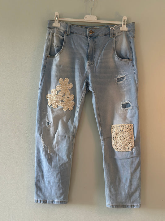 Jeans med broderade blommor och slitningar - Ljus denim