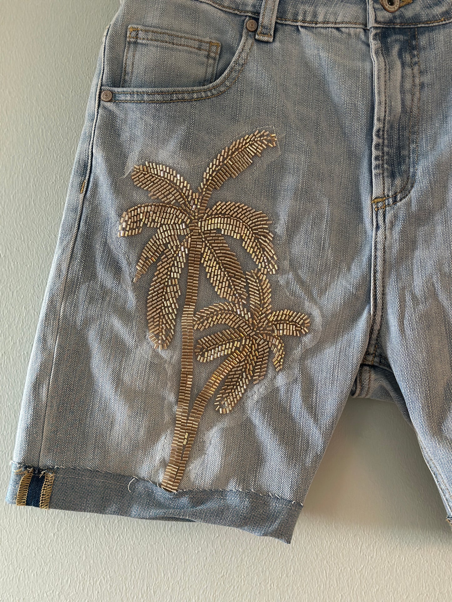Jeansshorts med pärlade palmer - Ljus denim