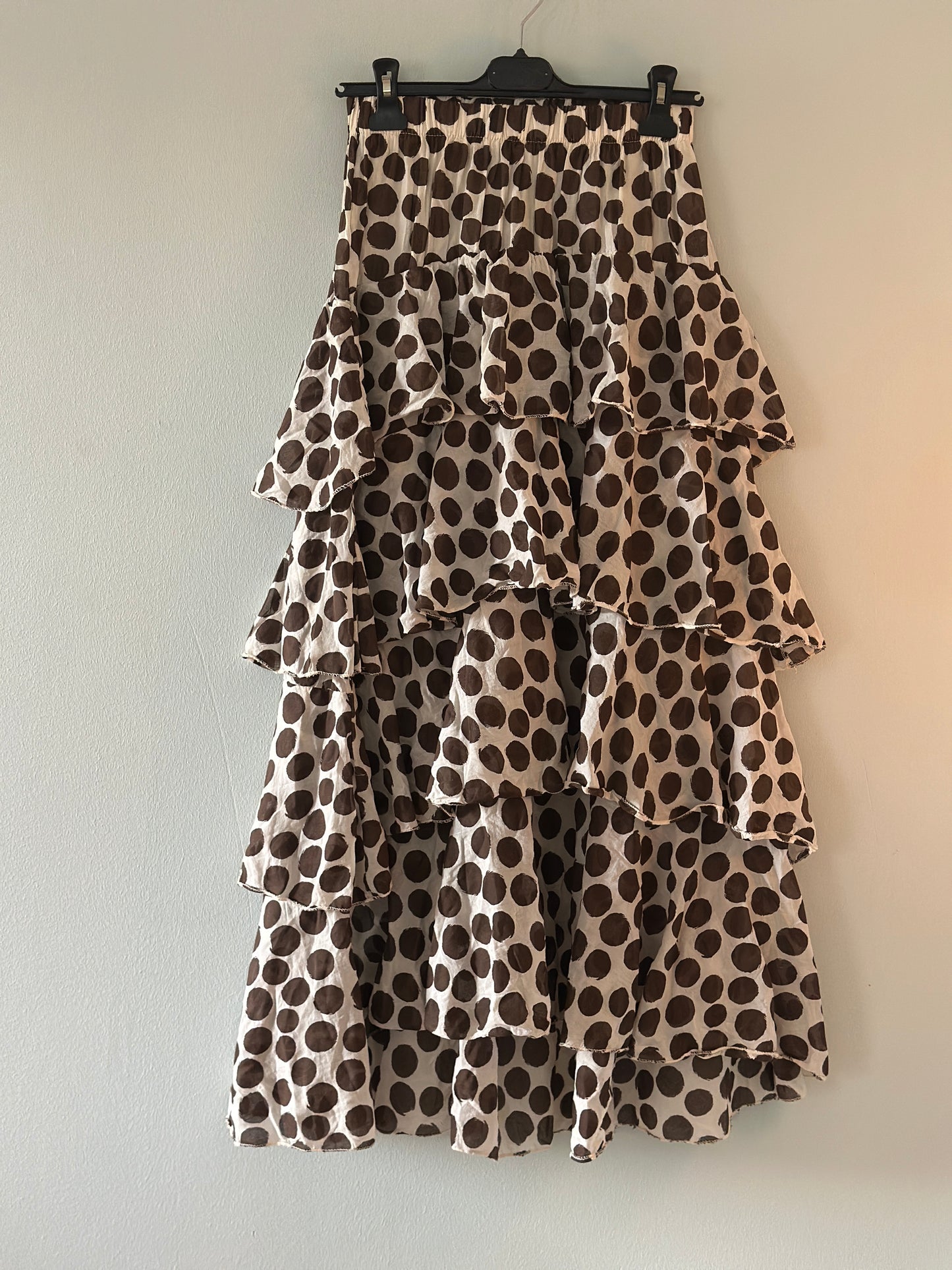 Prickig volangkjol - Beige med bruna prickar