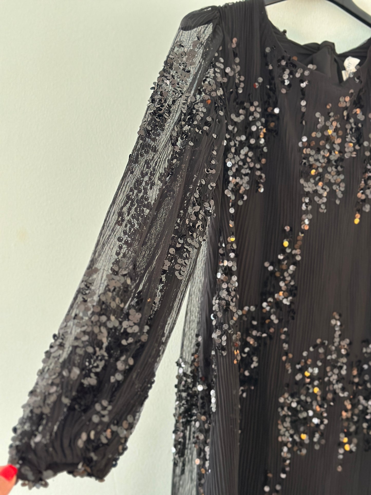 Klänning med paljetter och ballongärm - Svart/Beige