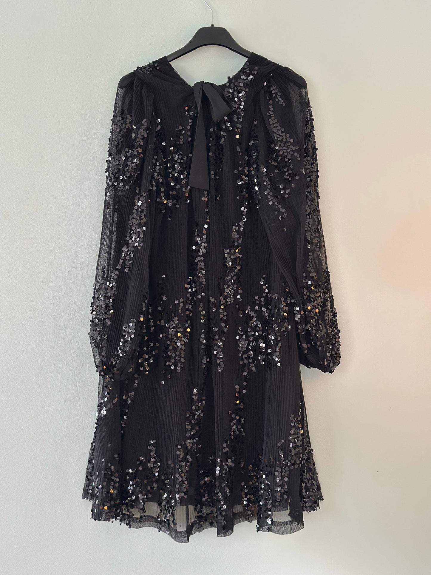 Klänning med paljetter och ballongärm - Svart/Beige