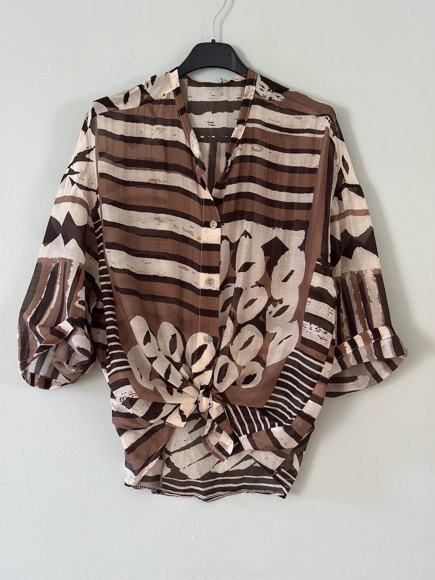Blus ”Gudrun” med häftigt mönster - Brun