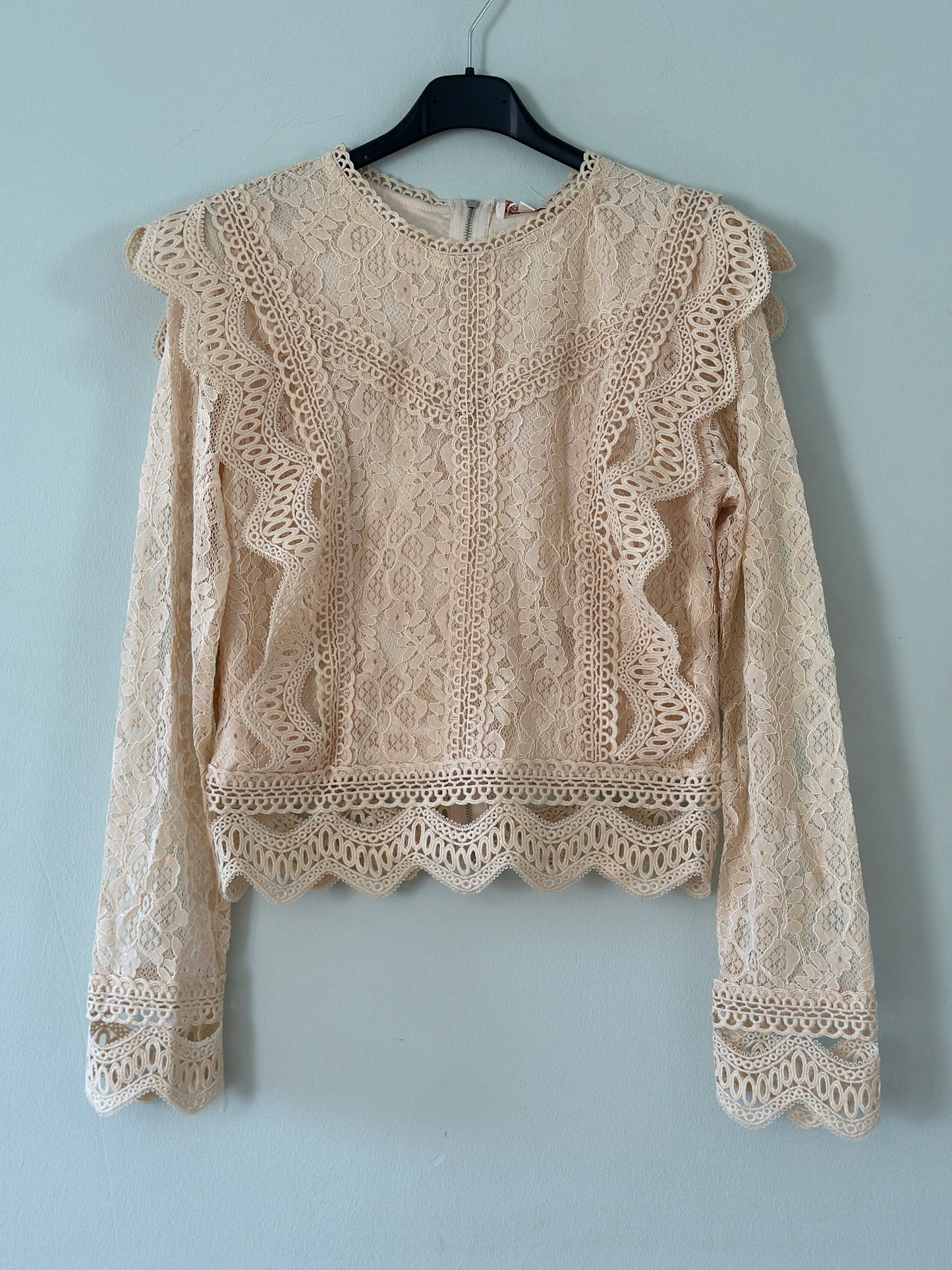 Spetsblus ”Astrid” med dragkedja i ryggen - Beige