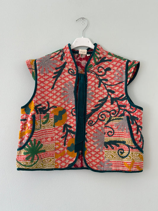 Väst ” Viola” med vackra handgjorda detaljer - Multicolour