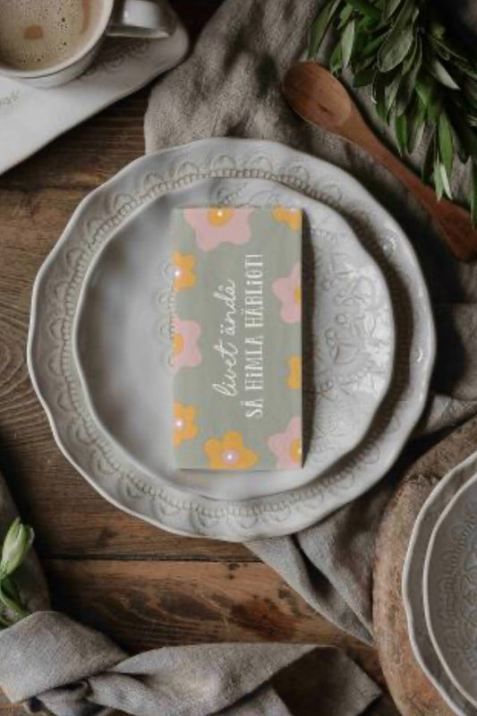 Majas Cottage, Servetter ”Livet ändå, så himla härligt”.