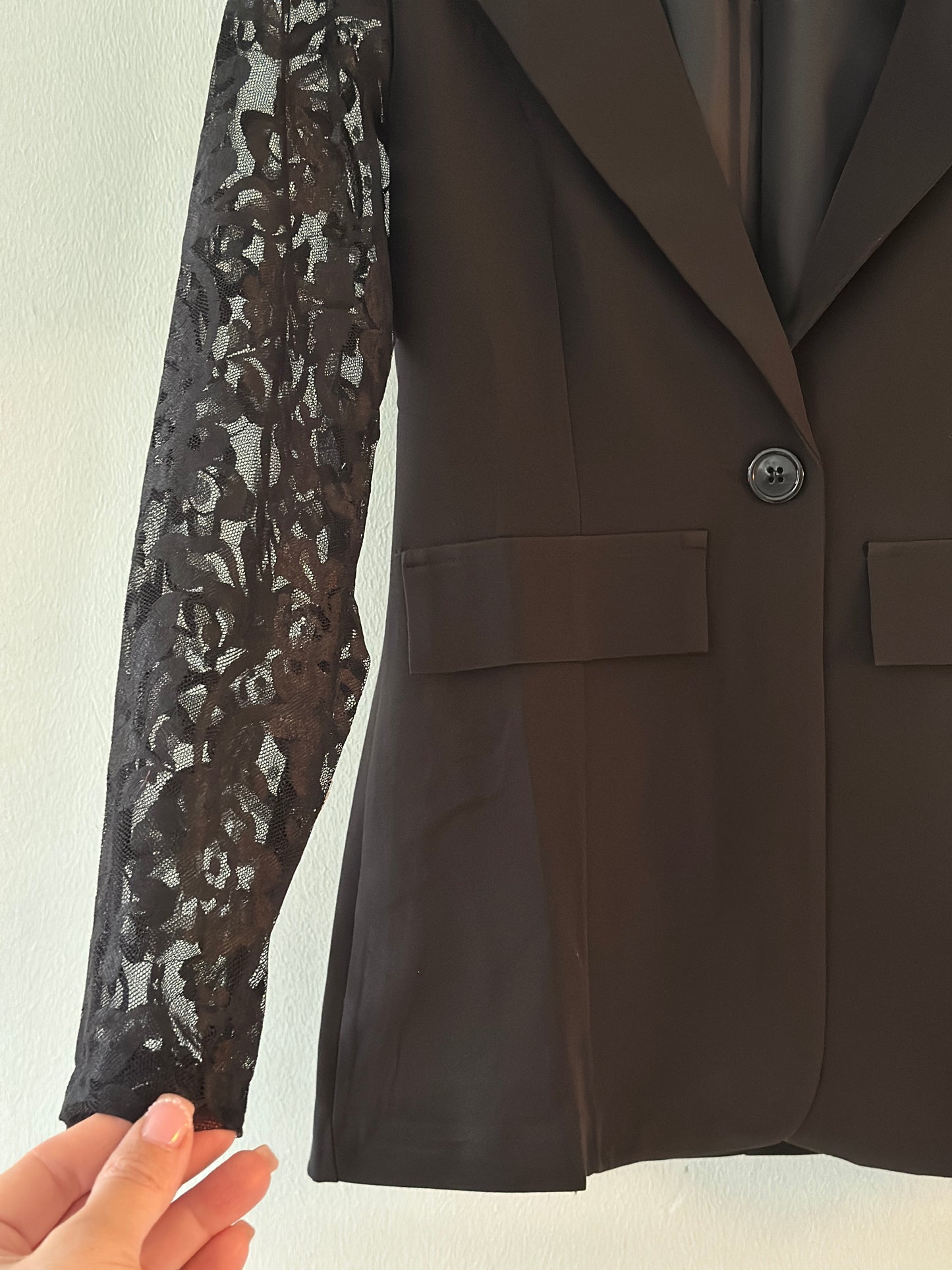 Kavaj med spetsärmar - Svart