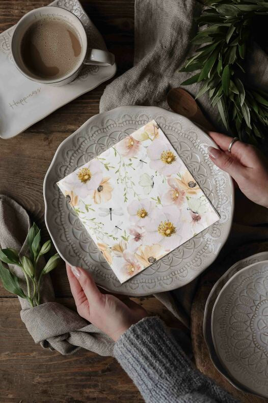 Majas Cottage, servetter ” Blossoms & Butterflies”.