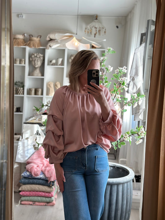 Snygga jeans med raka ben och fickor framtill - Ljusblå