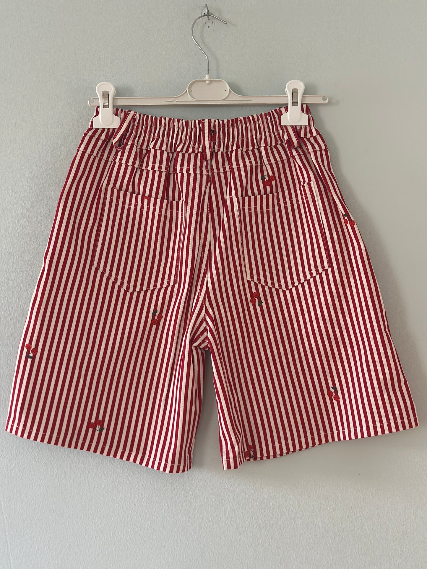 Röda jeansshorts ”Cherry” - Röda