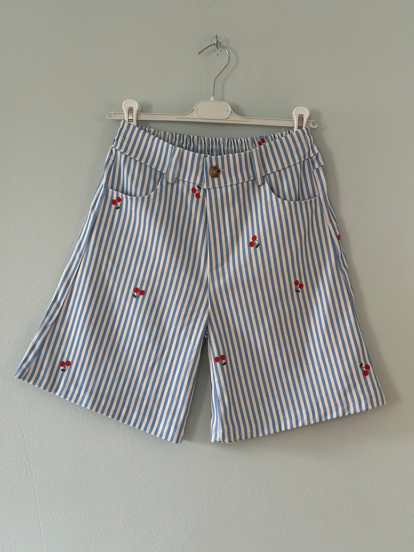 Randiga jeansshorts ”Cherry” - Blå