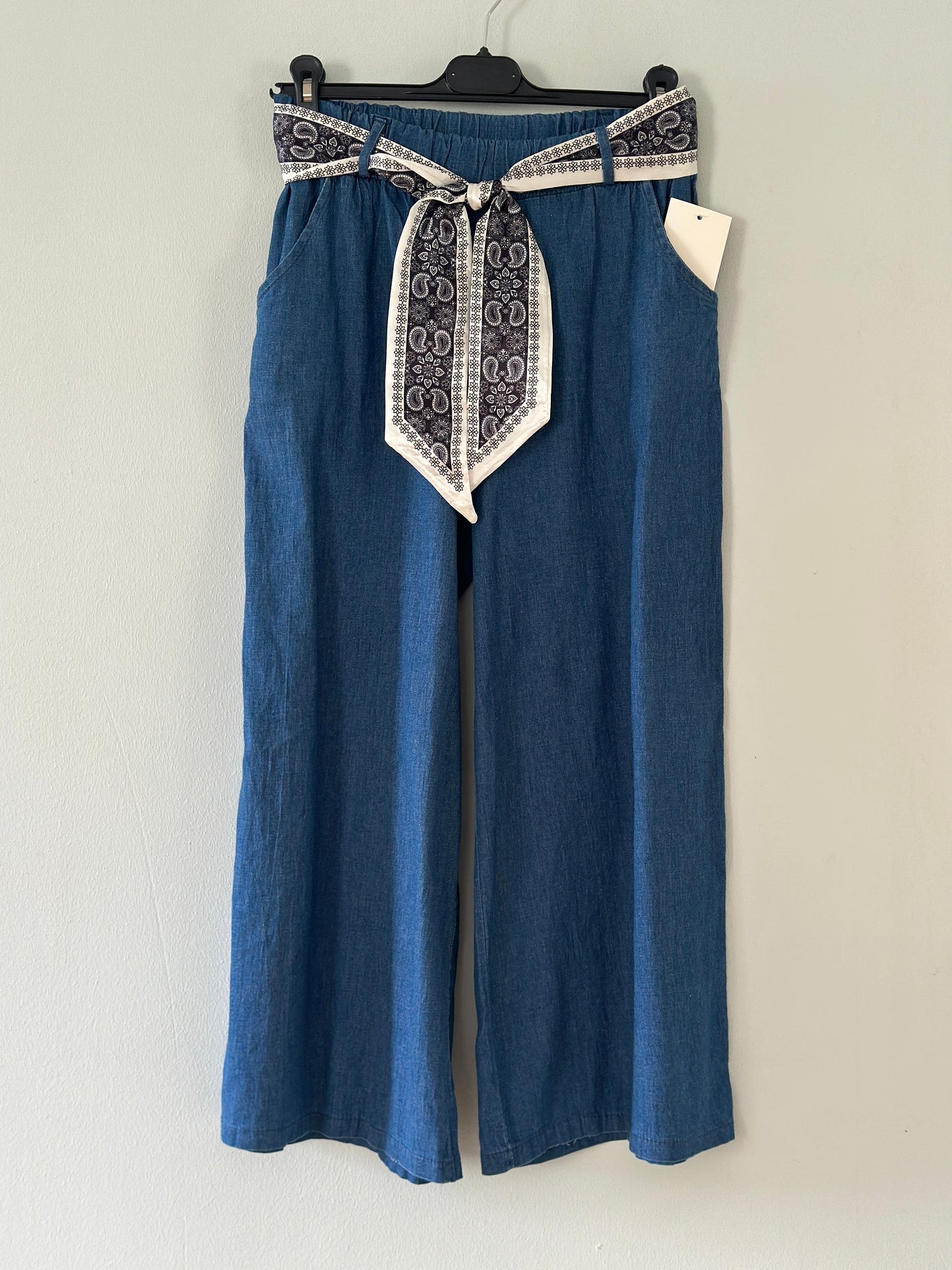 Jeansbyxa ”Jane” i trekvartsmodell med sidenband - Jeans