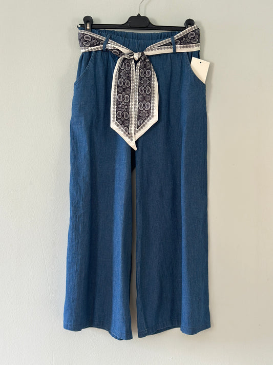 Jeansbyxa ”Jane” i trekvartsmodell med sidenband - Jeans