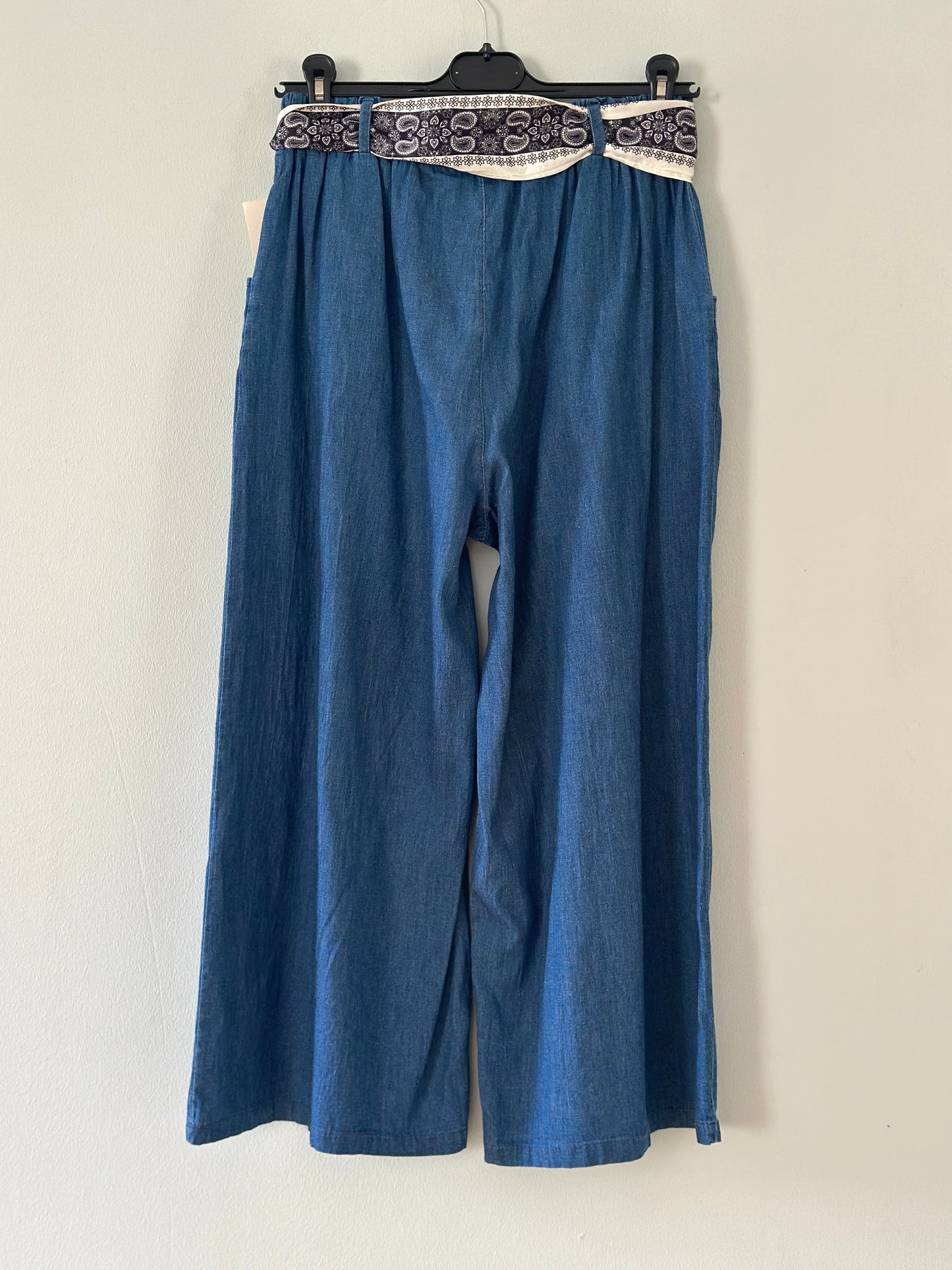 Jeansbyxa ”Jane” i trekvartsmodell med sidenband - Jeans