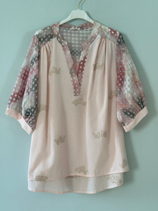 Blus ”Malin” med rutmönster och fjärilar - Beige