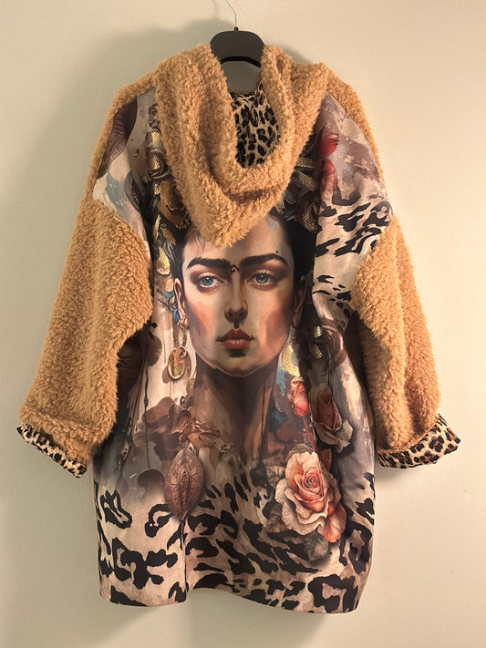 Jacka ”Kahlo” med leomönster inuti luvan och i ärmslutet - Camel