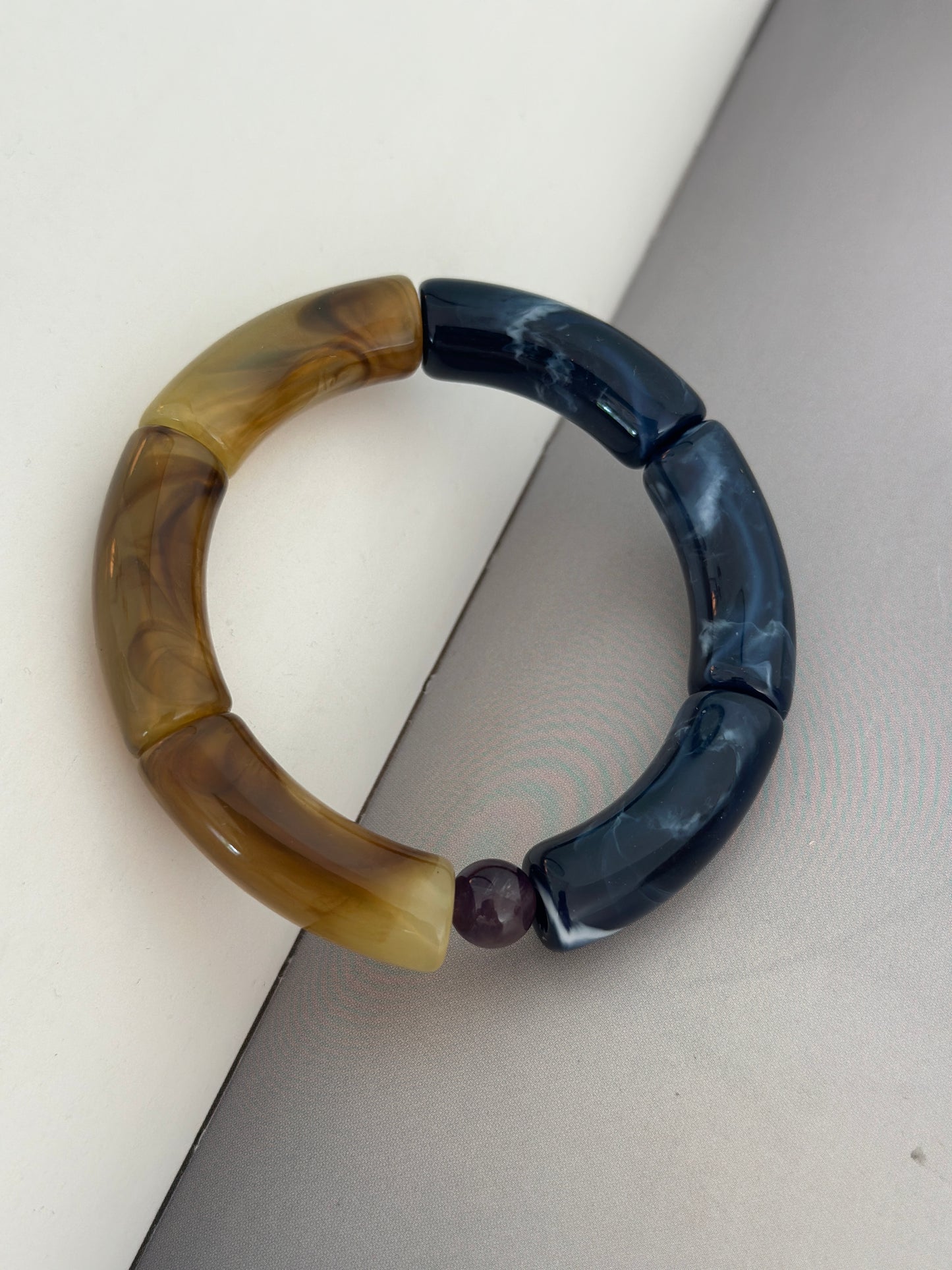Elastiska armband - olika färger.