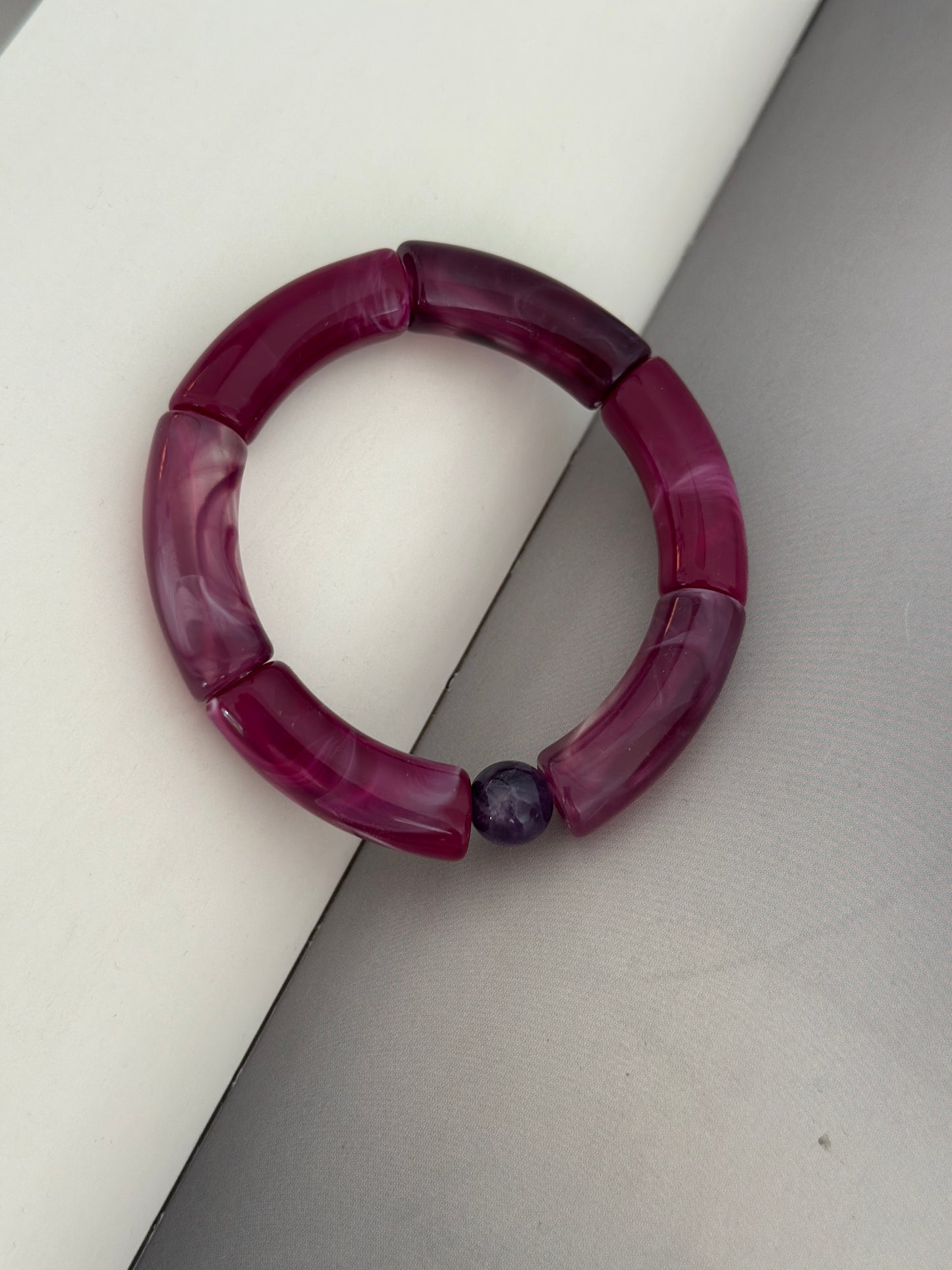 Elastiska armband - olika färger.