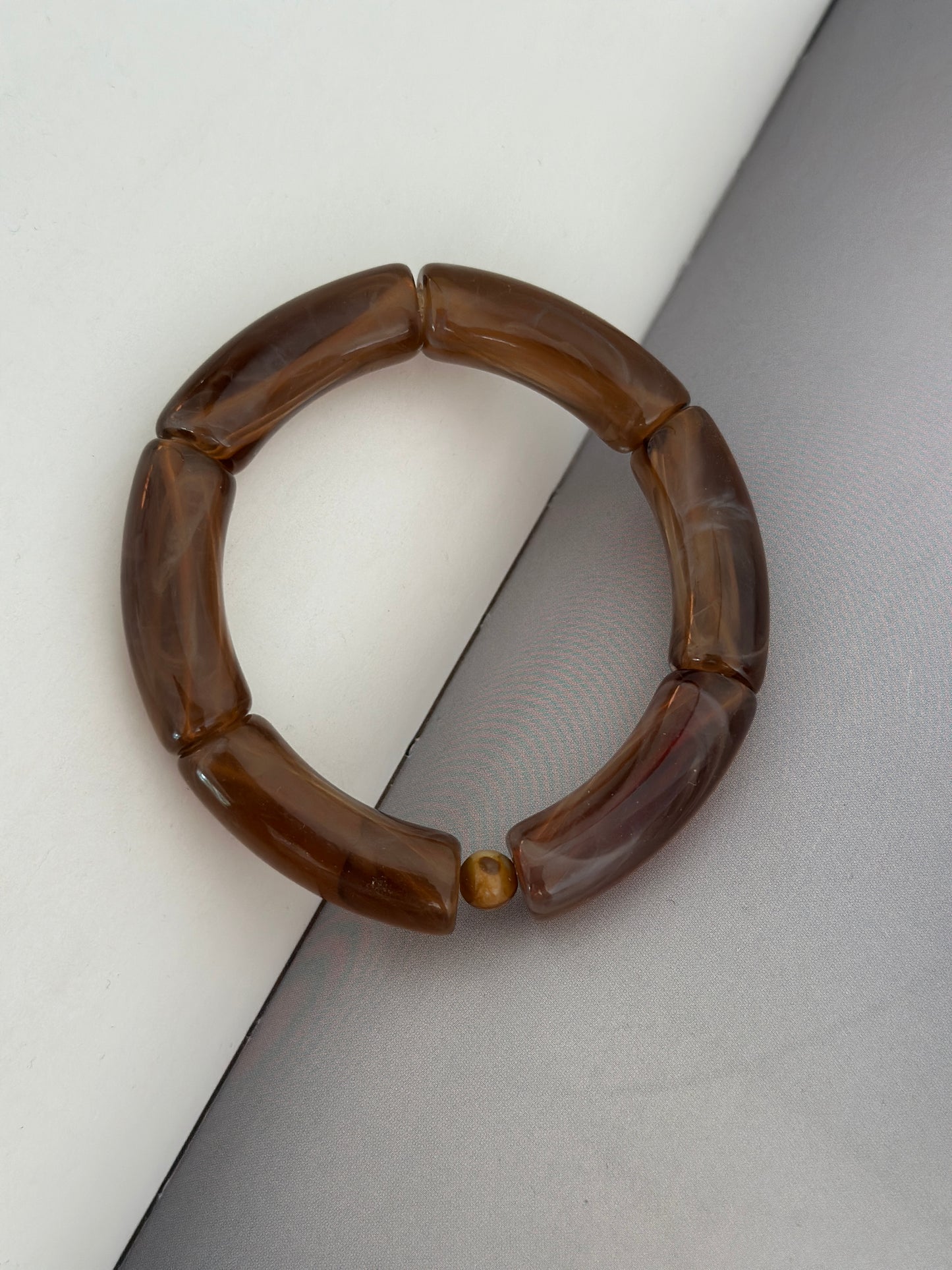 Elastiska armband - olika färger.