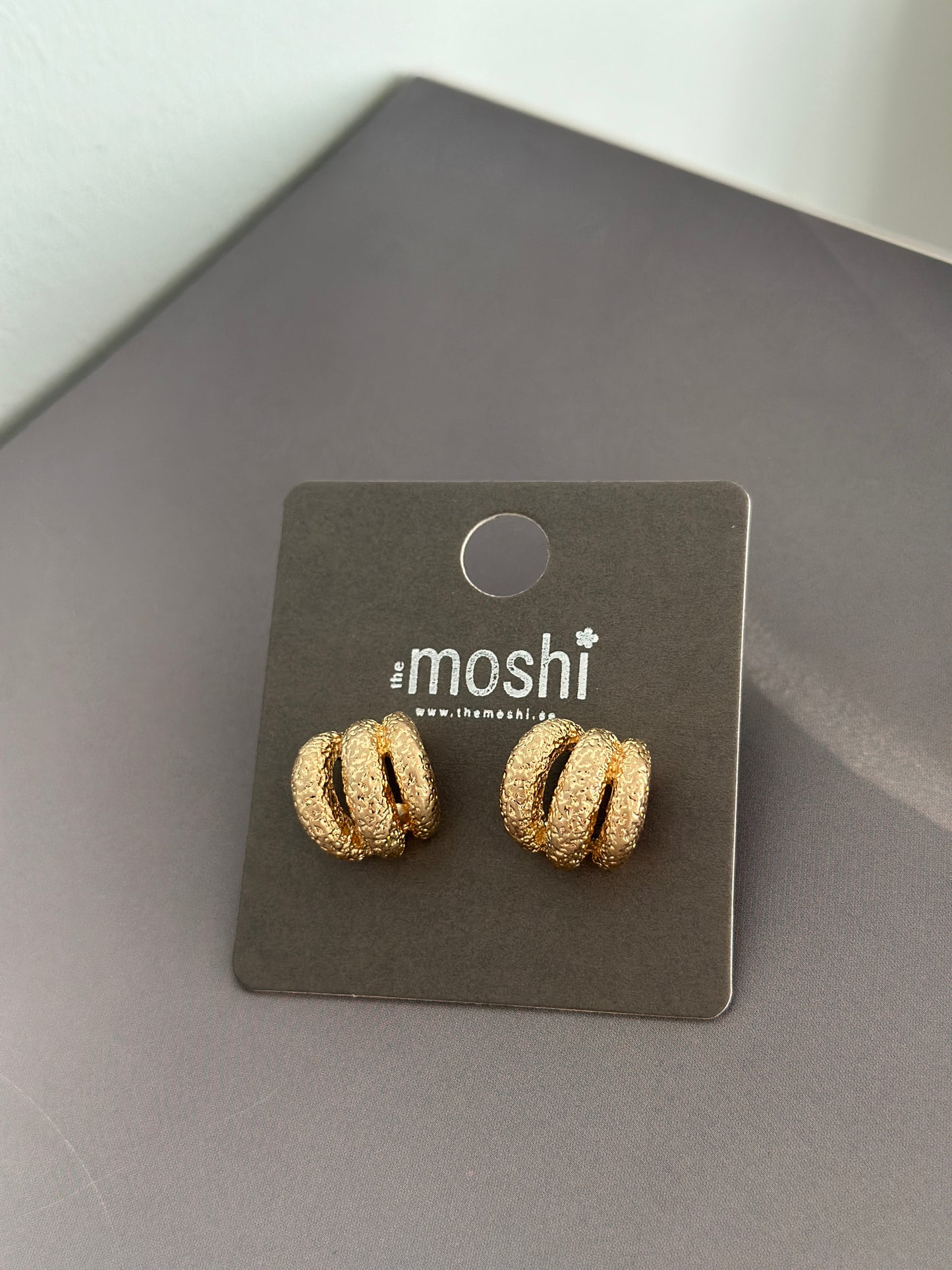The Moshi, små tredelade örhängen - Guld/Silver