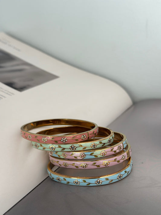 Stela armband med blommor - olika färger