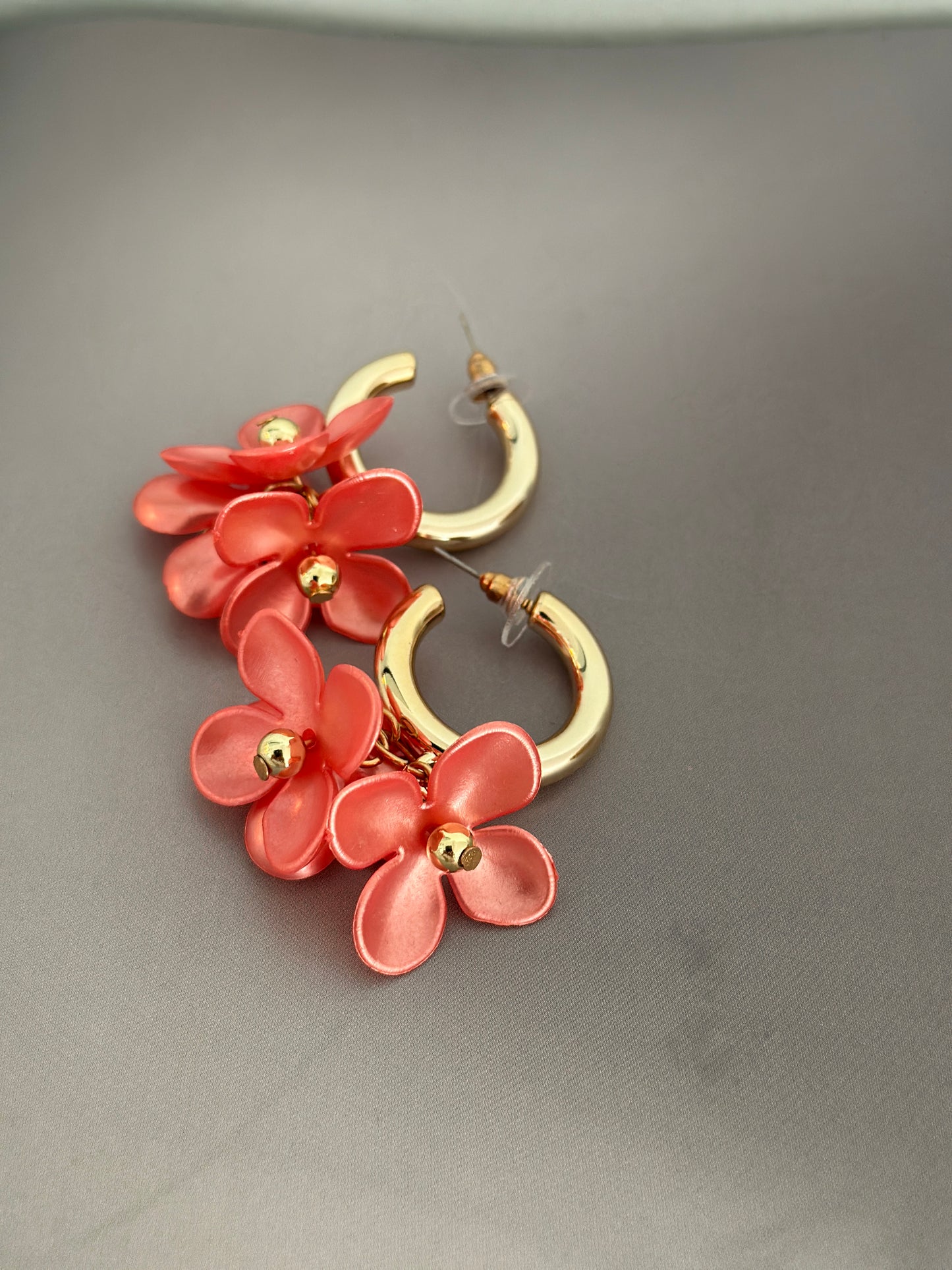 Örhängen med blommor - Rosa/jeansblå/cerise/Gul/Turkos/Beige/Röd/Orange