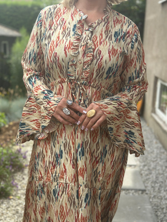 Klänning ”SIGNE” med vida ärmar- Beige