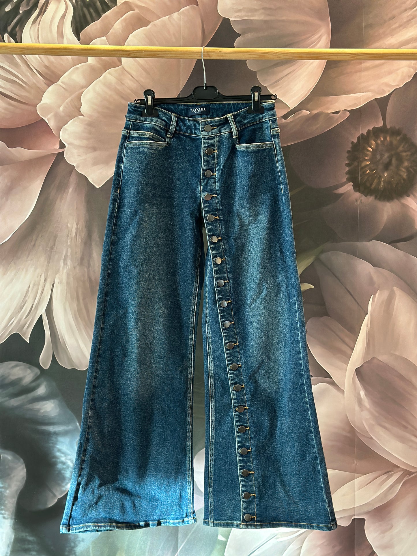 Toxik, Jeans med knäppning längs ena benet - Denim