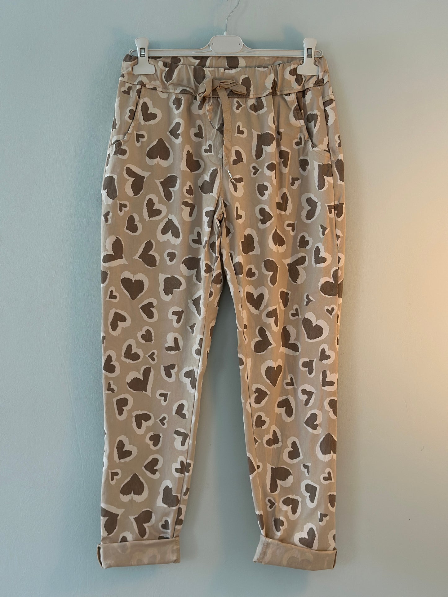 Hjärtmönstrade byxor med resår i midjan - Beige