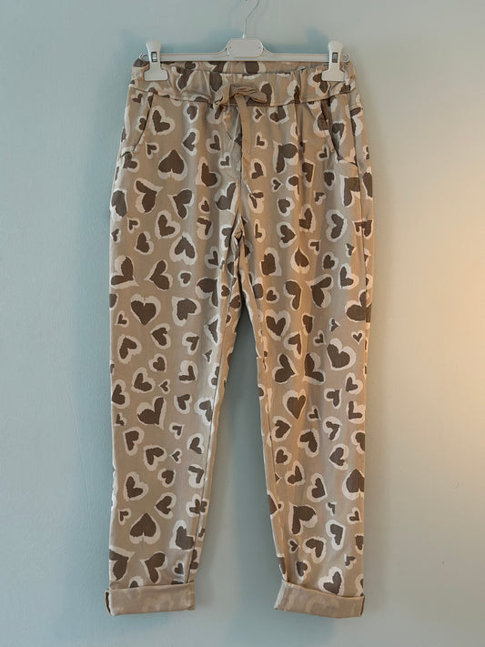 Hjärtmönstrade byxor med resår i midjan - Beige