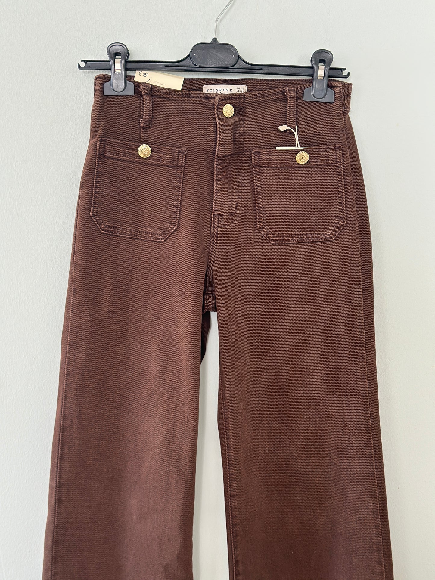 Folyrose, Jeans med små fickor framtill och guldknappar - Bruna