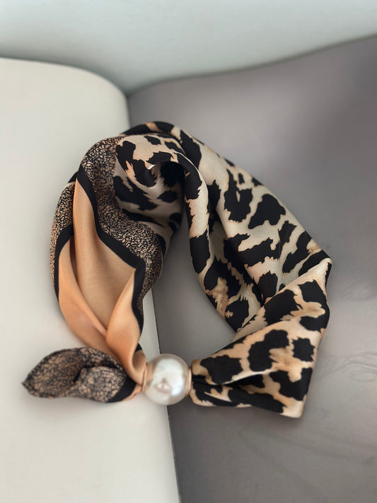 Scarfs med en pärla framtill - Olika mönster