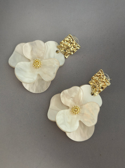 Örhängen ”Flower” - Vita