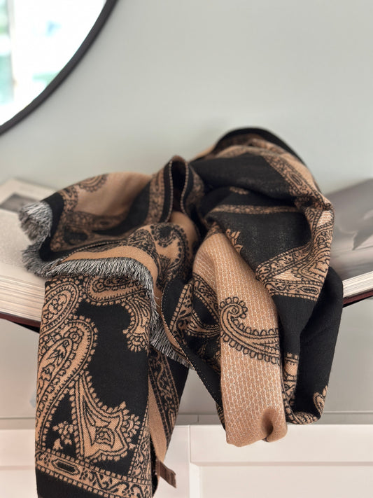 Halsduk ”Diana” i vackert paisleymönster - Svart