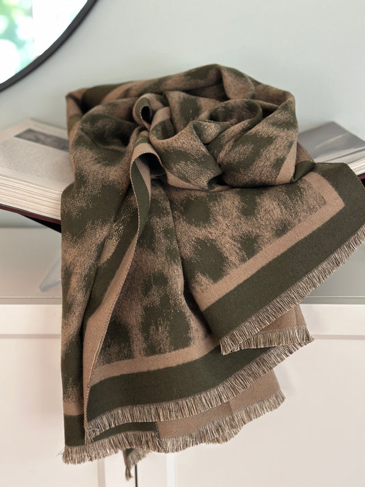 Halsduk ”Clara” i leomönster - Grön